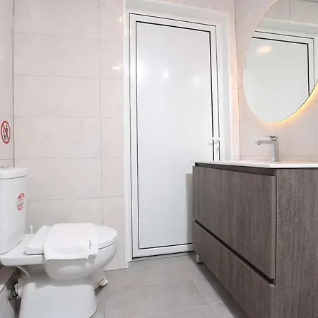 Adonis Hotel