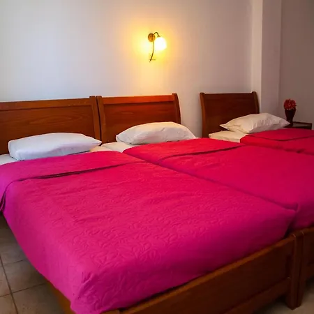 Adonis Hotel *