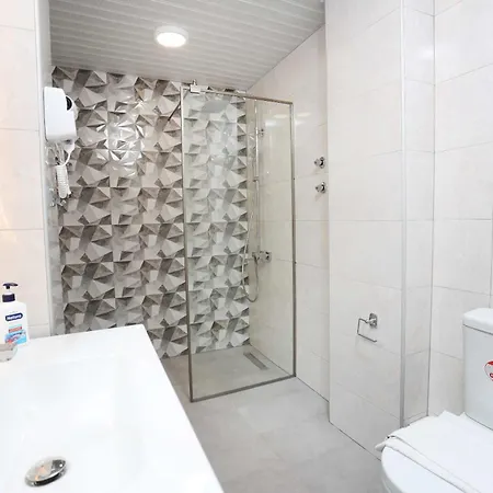 Adonis Hotell Kryopigi