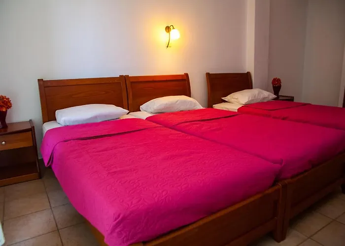 Adonis Hotel *